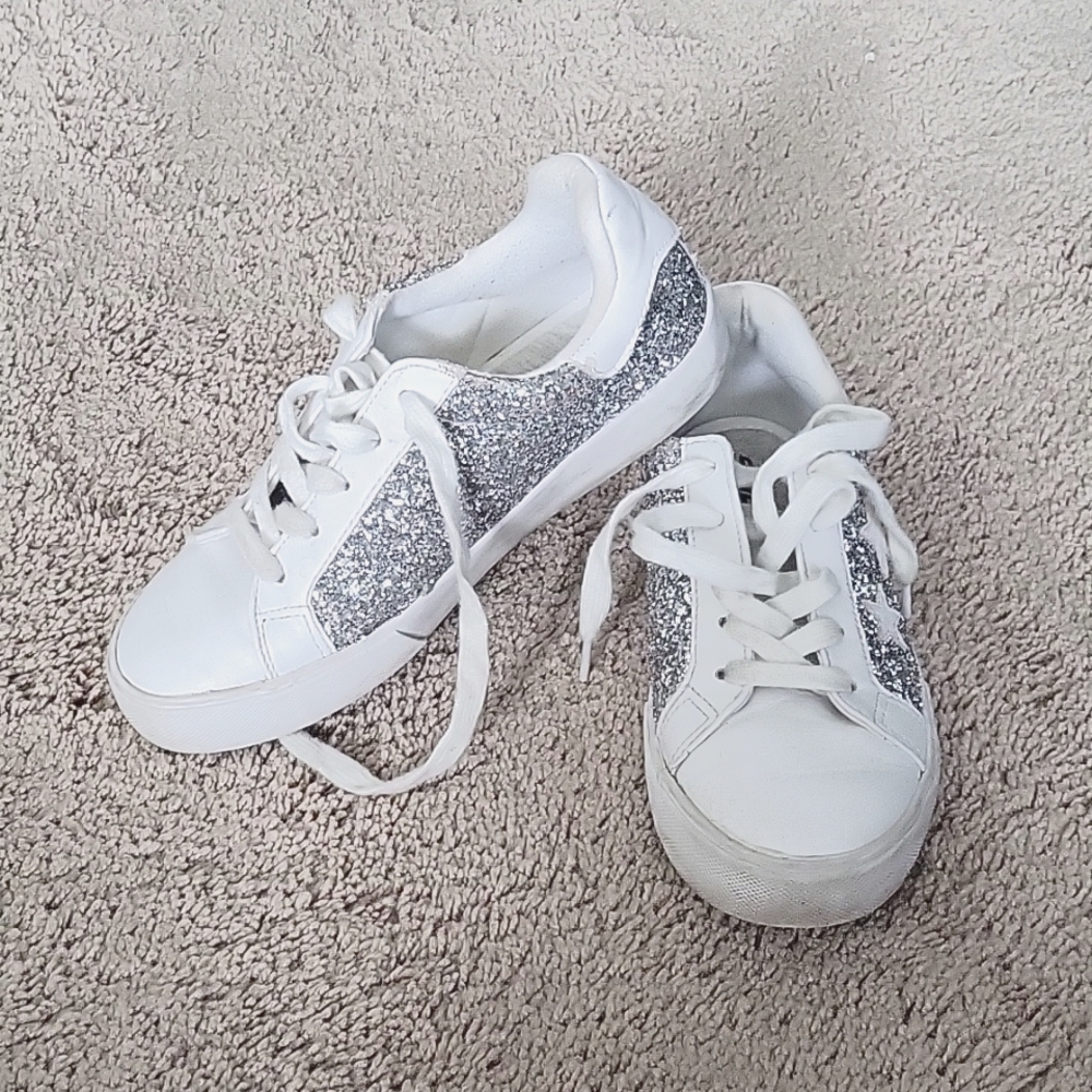 Girls size 4 Soda sneakers